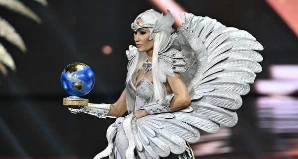 Мисс Украина Вселенная-2025 приняла участие в конкурсе нацкостюмов в образе 