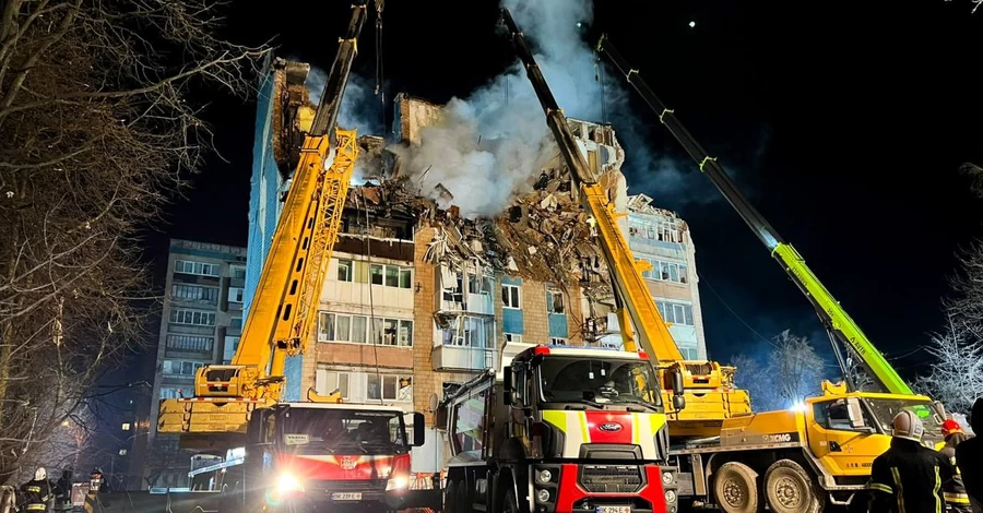 Поисковые работы в Тернополе продолжаются, спасатели работали всю ночь