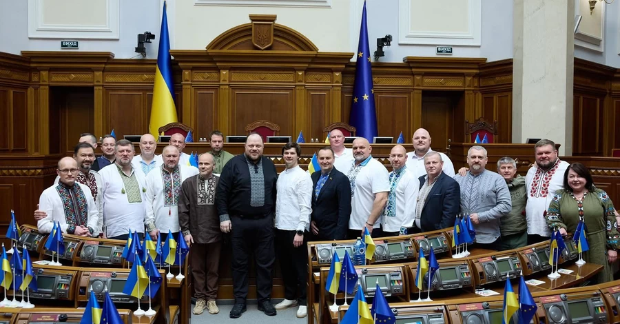 «Слуга народа»: что сейчас представляет собой пропрезидентская фракция монобольшинства