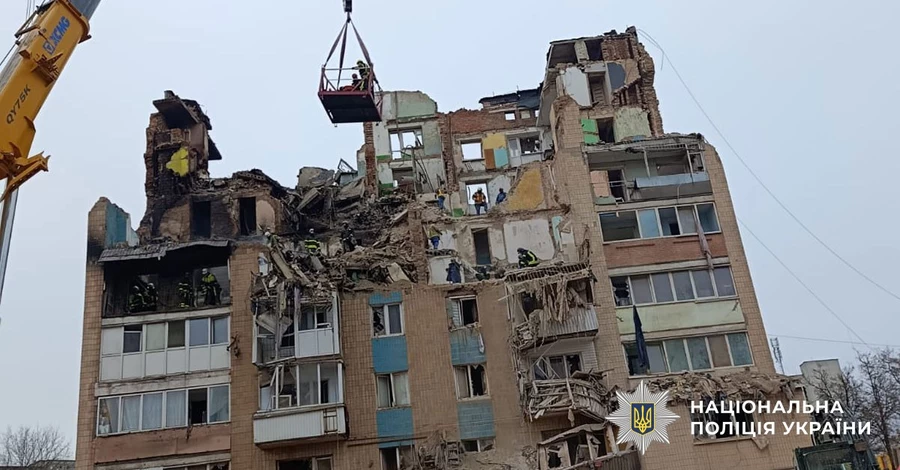 У Тернополі кількість загиблих зросла до 31 особи - з-під завалів дістали тіла жінки і двох дітей