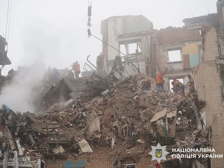 В Тернополе ищут мужчин, которые спасали людей из горящего после обстрелов РФ дома