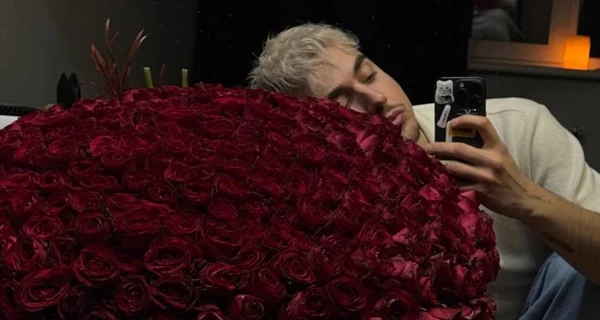 MELOVIN розповів подробиці своїх заручин: коханий подарував йому 501 троянду і кільце з 10 діамантантами