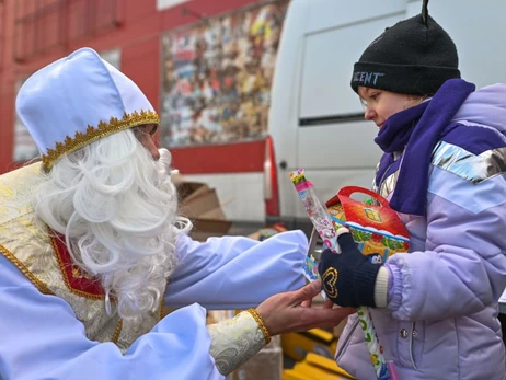 Гараж на 100 машин, замок Гарри Поттера и Wakuku: чего хотят дети от Святого Николая
