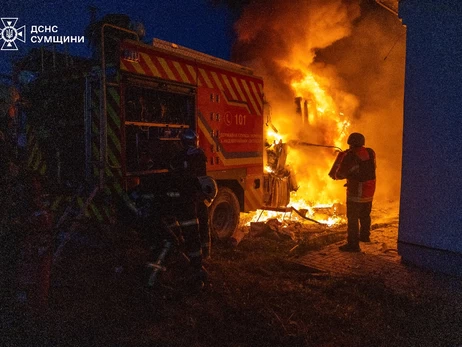 У Сумах росіяни атакували рятувальників, які прибули гасити пожежі від ворожих обстрілів
