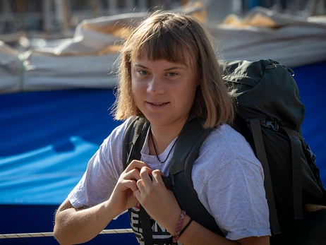 Грете Тунберг запретили въезд в Венецию из-за окрашивания Гранд-канала в зеленый