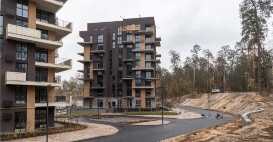 Факт. Свій ТРЦ, озеро, басейн і найнижчий тариф на світло: презентовано оновлену концепцію енергонезалежного ЖК Gravity Park