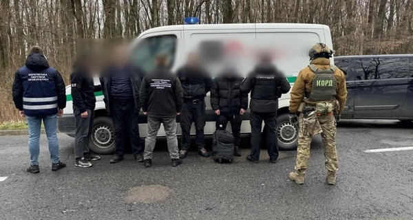 На Закарпатье задержали инкассаторов, которые перевозили уклонистов в броневике с мигалками