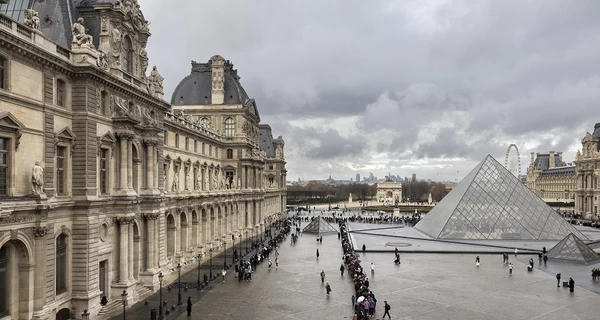 Затримали ще чотирьох підозрюваних у пограбуванні Лувру