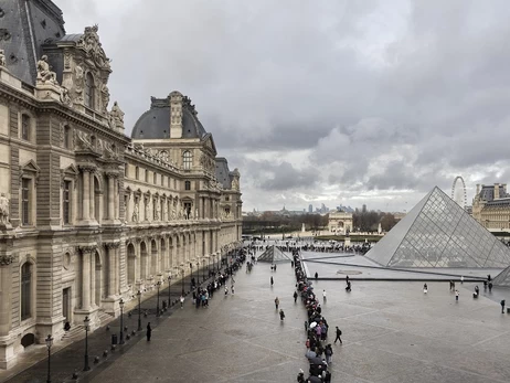 Задержали еще четырех подозреваемых в ограблении Лувра