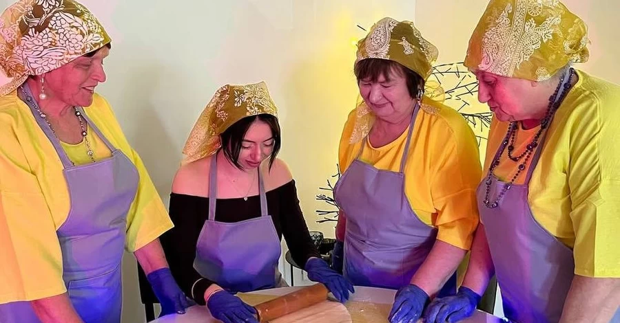 Львівські бабусі: Наші сирні пампухи мають знати у всьому світі, як МакДональдс
