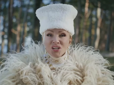 АТБ відповів на критику реклами з Лаймою Вайкуле, яка співає 