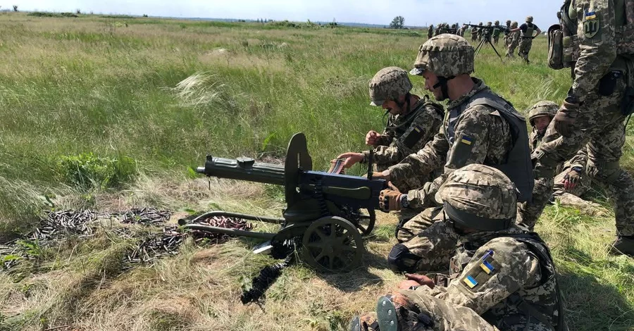 В Покровске идут бои, ВСУ контролируют ситуацию, никакого окружения нет, - военные