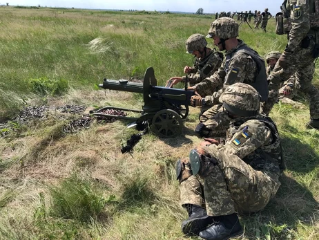 В Покровске идут бои, ВСУ контролируют ситуацию, никакого окружения нет, - военные