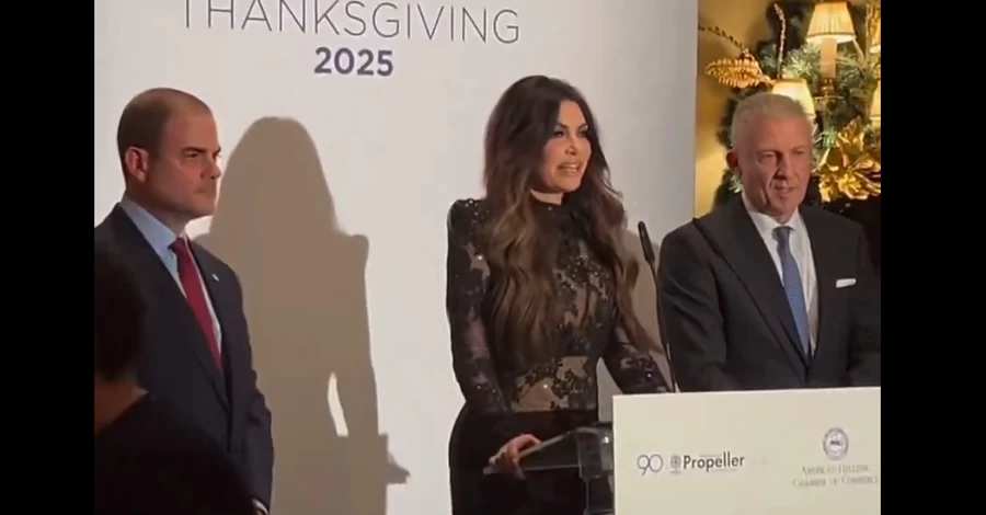 Прозрачное платье посла США в Греции произвело фурор на гала-вечере в Афинах 