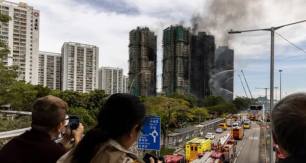 Количество жертв пожара в жилом комплексе Гонконга возросло до 83 человек