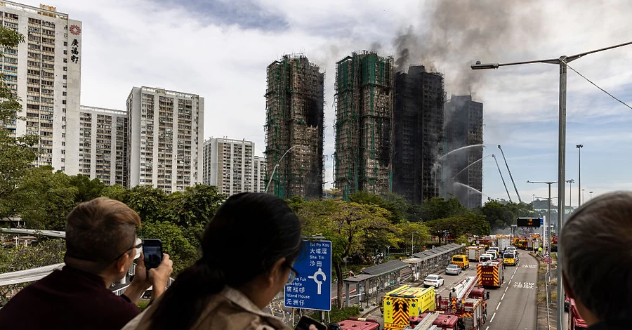 Количество жертв пожара в жилом комплексе Гонконга возросло до 83 человек