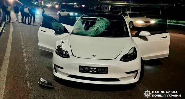 В Киеве задержали водителя Tesla, который насмерть сбил ребенка на пешеходном переходе