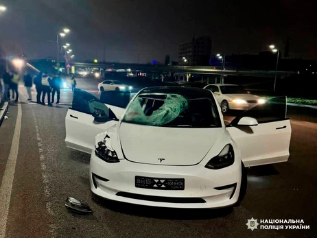 В Киеве задержали водителя Tesla, который насмерть сбил ребенка на пешеходном переходе