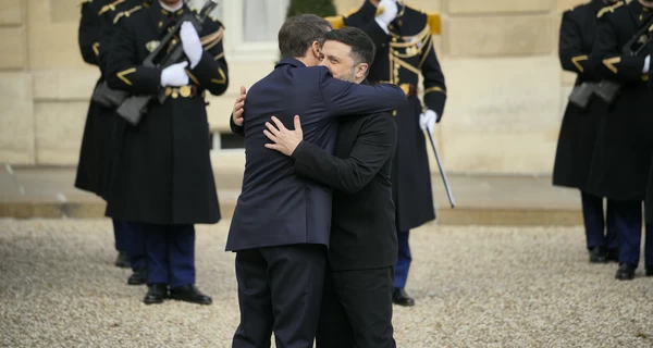 Зеленский и Макрон начали встречу в Елисейском дворце