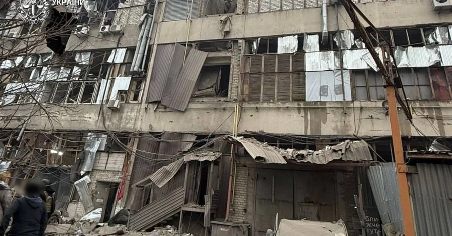 Росіяни в Дніпрі ракетним ударом знищили склади двох благодійних організацій