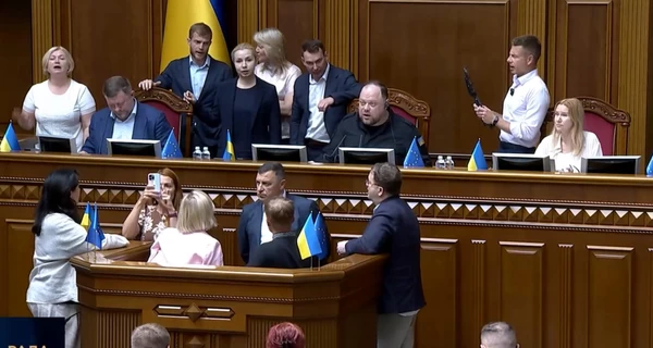 Депутати налаштовані блокувати трибуну Ради під час засідання 2 грудня