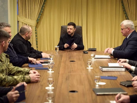 Зеленский заслушал доклад Умерова: обсудили вещи, которые не могут звучать по телефону