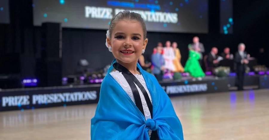 “Почему ведущий мне поклонился?” - 7-летняя Злата Верес стала чемпионкой мира в бальных танцах