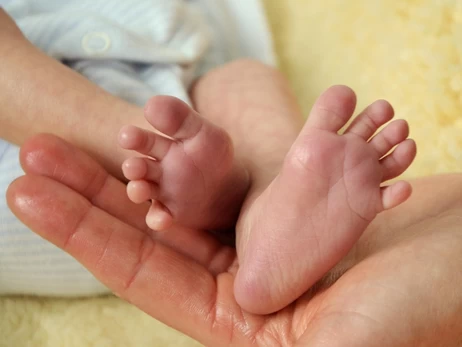 Новорожденного, чья мать погибла при обстреле Киева, выписывают из больницы