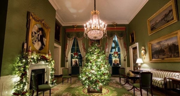 Меланія Трамп прикрасила Білий дім до Різдва за допомогою модельєра Ерве П'єра