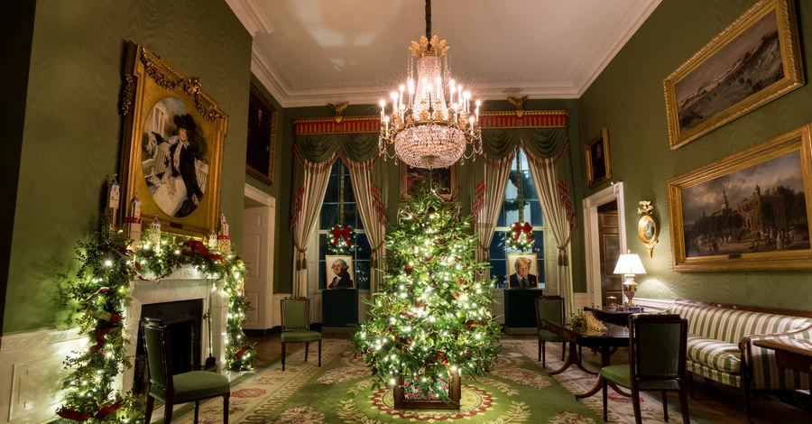 Мелания Трамп украсила Белый дом к Рождеству с помощью модельера Эрве Пьера