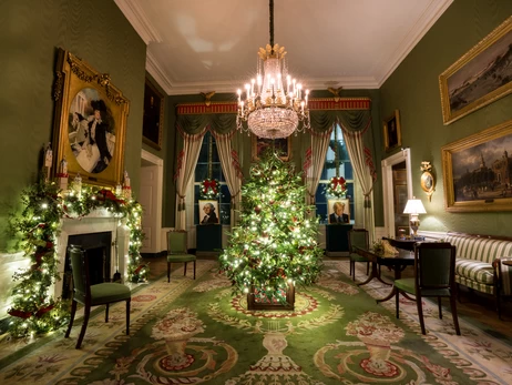 Меланія Трамп прикрасила Білий дім до Різдва за допомогою модельєра Ерве П'єра
