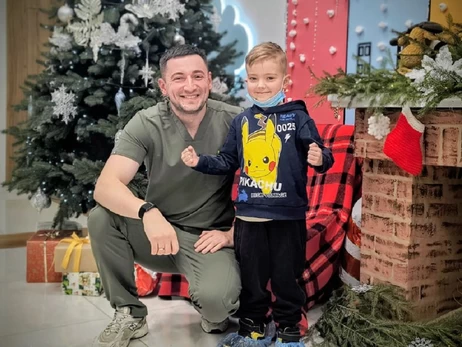 Львовские медики пересадили 7-летнему мальчику почку от папы, а печень – от мамы