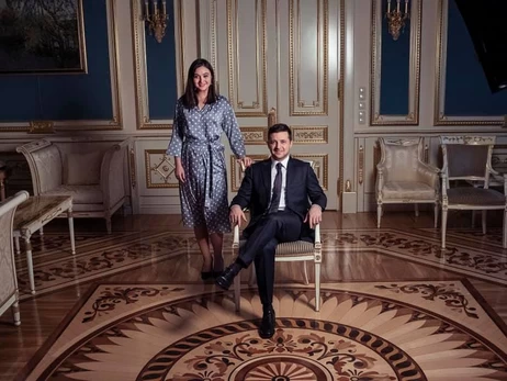 Фотограф рассказал историю вирусной фотографии Зеленского и Мендель