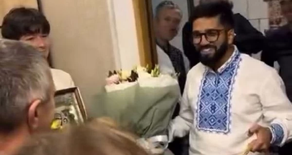 Пользователей соцсетей поразило видео, на котором иностранец делает предложение на украинском языке