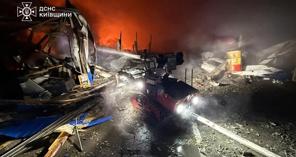 Удары РФ превратили вокзал в Фастове в руины