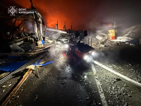 Удары РФ превратили вокзал в Фастове в руины