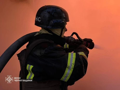 В Харькове после обстрелов возник сильный пожар - ГСЧС работает уже несколько часов