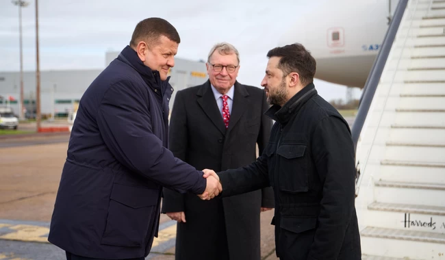 Залужний зустрів Зеленського в аеропорту Лондона