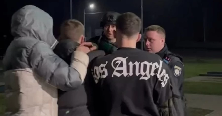 Правоохранители установили личности нападающих на артистов 