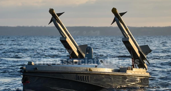Фотограф показав українські морські дрони, оснащені ракетами