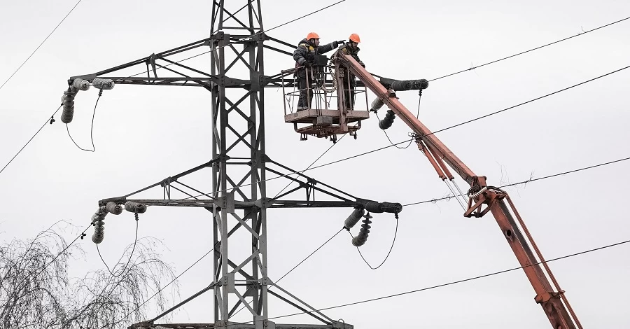 Росіяни знову атакували енергооб’єкти, Укренерго ввело аварійні відключення
