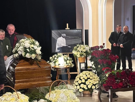 У Києві попрощалися з автором хіта “Повільно”: хто з зірок прийшов на церемонію