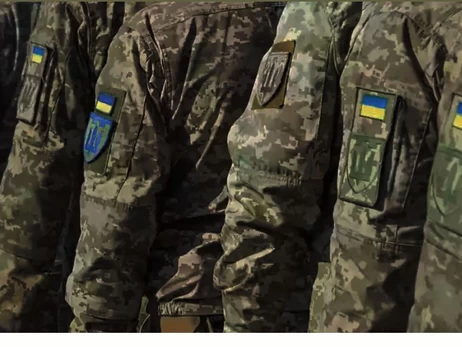 Во Львовской области мужчина с топором напал на военного ТЦК