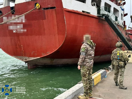 В Одессе задержали африканское судно, которое перевозило украденное зерно для России