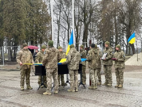 Во Львове впервые похоронили погибшего Героя на бывшем Холме славы