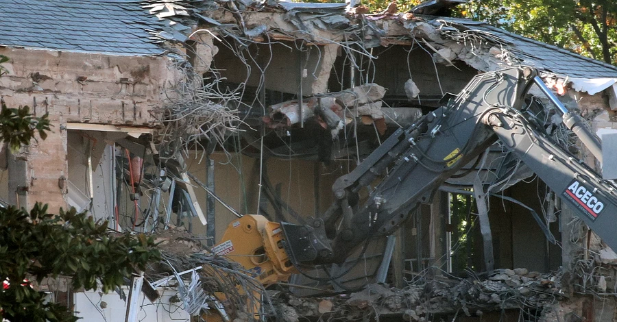 Трамп заявил, что новое крыло в Белом доме построят «примерно за полтора года»