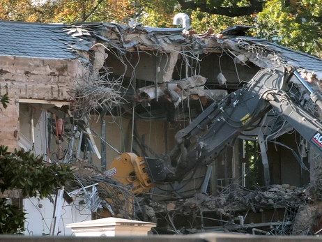 Трамп заявил, что новое крыло в Белом доме построят «примерно за полтора года»