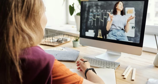 Що зміниться після Нового року: поріг бронювання, календар щеплень, зарплата вчителям та депутатам