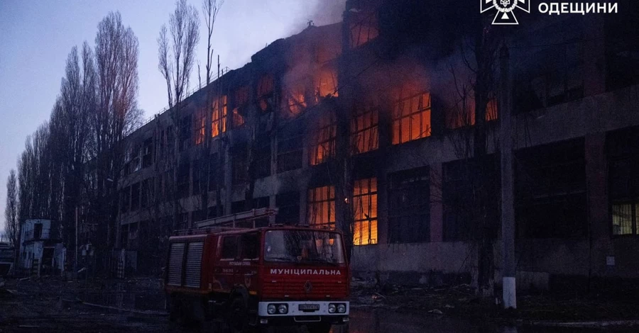 РФ массированно атакует юг Украины - в Николаеве раздаются взрывы, а Одесса осталась без света и воды