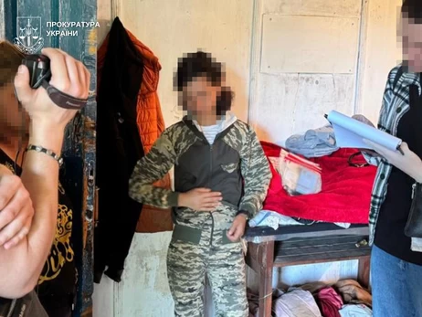 Дівчині, яка ошукала військовослужбовців від імені Ірини Федишин, дали три роки